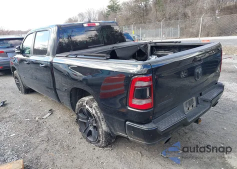 2021 Ram 1500 Big Horn 4X4 6'4 Box из США, поврежденный, VIN 1C6SRFMT2MN547180